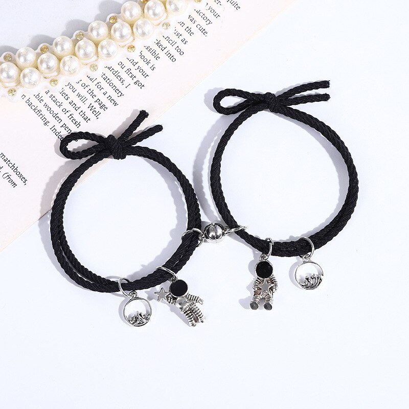 2 Stks/paar Elastische Touw Paar Armband Astronaut Mountain Zee Hanger Magnetische Armband Lover Braslet Vriendschap Sieraden Voor Haar: Black