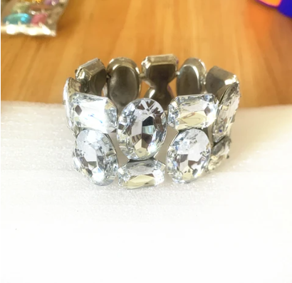 Prachtige brede elastische bruidsarmband met strass-steentjes: Wit