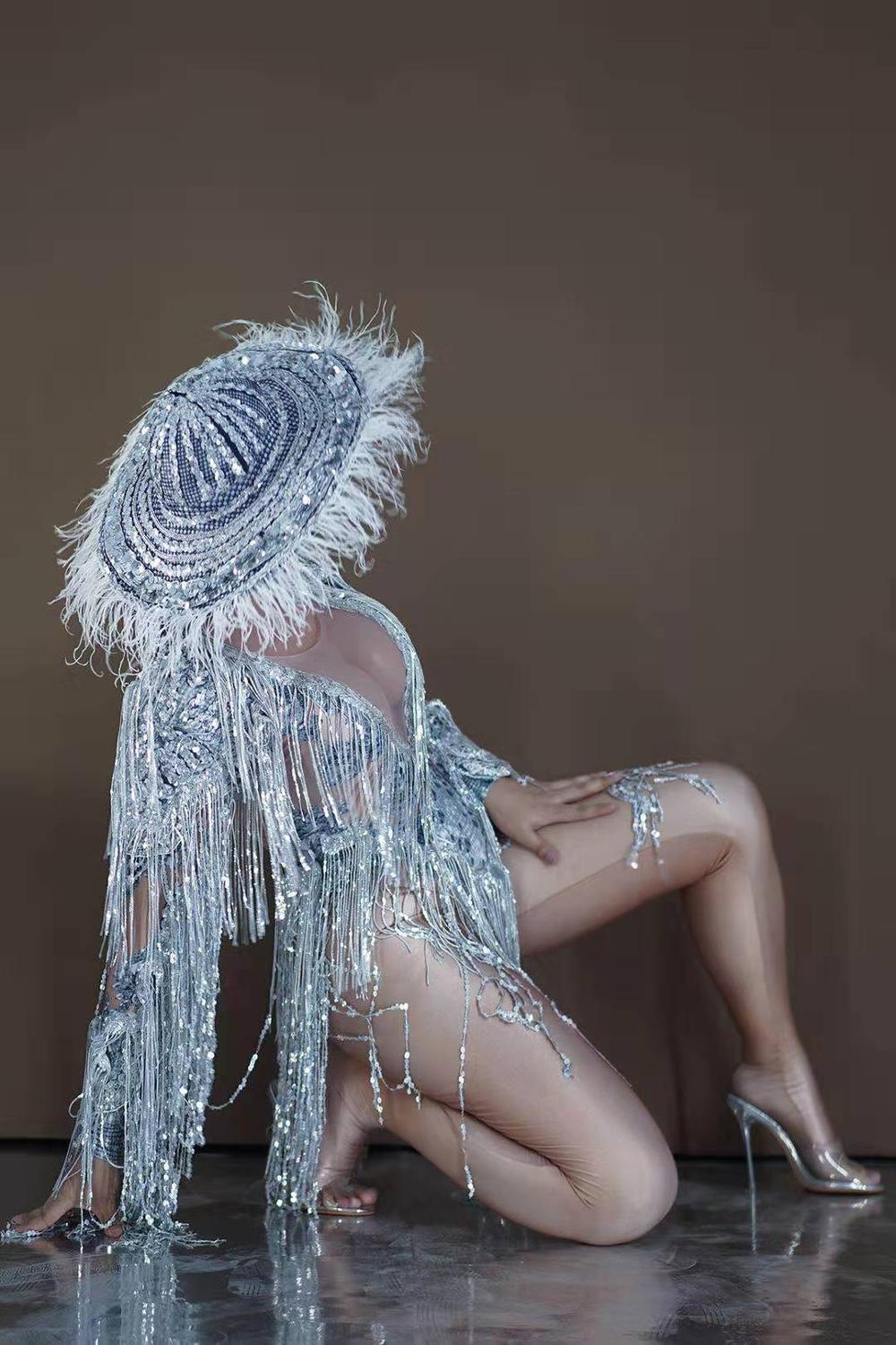 Sombrero de ala grande con pluma de lentejuelas de plata para mujer, sombreros flexibles gorra con visera ancha plegable, accesorios para actuaciones de cantantes