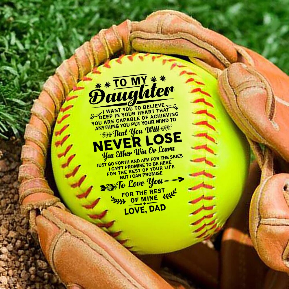 Papa à ma fille avec un message significatif imprimé sur la balle de softball qui aide à durer pour toujours.: Default Title