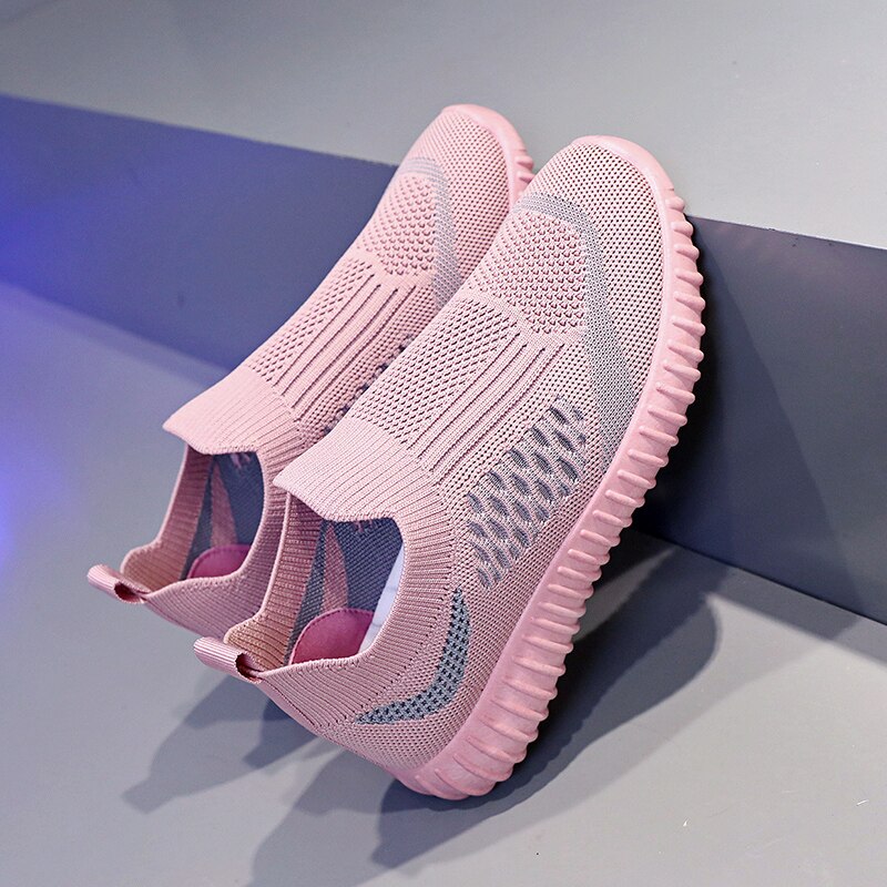 light sneakers women breathable mesh vulcanized shoes outdoor flat slip-on sock shoes women for walking plus size 35-40 woman