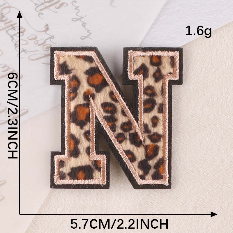 Parches de insignia de letras del alfabeto inglés A ~ Z, apliques bordados con estampado de leopardo, pegatinas para planchar para ropa, ropa con nombre DIY: Latón