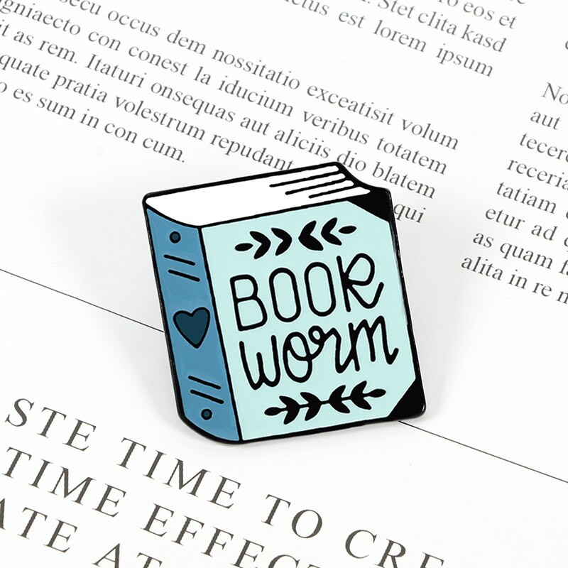 Lesen Buch Broschen Karikatur Magie Emaille Stifte für Bücherwurm Modeschmuck Schüler Literarischen Liebhaber Denim Rucksack Legierung Abzeichen
