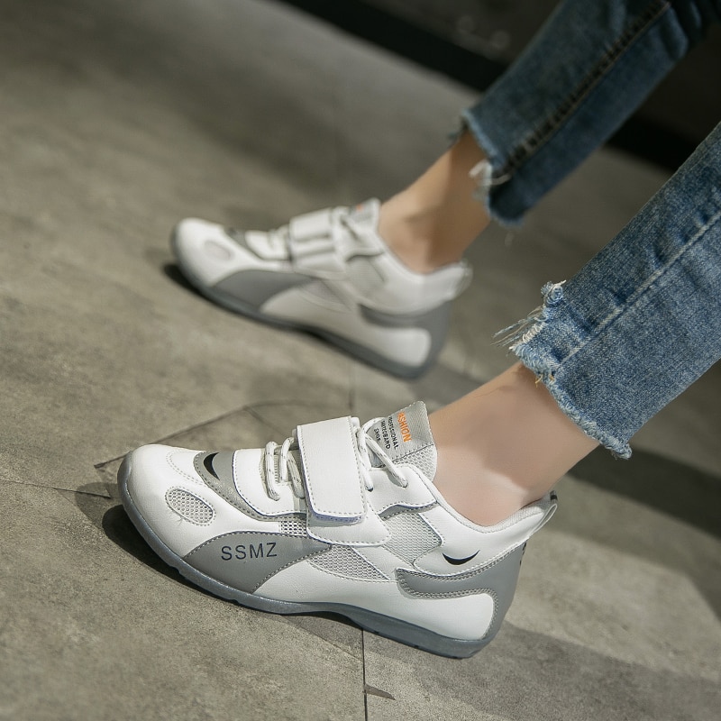 Sneakers til kvinder lave fritidssko blød bund behagelig dame air mesh sko colorblock velcro fladsko