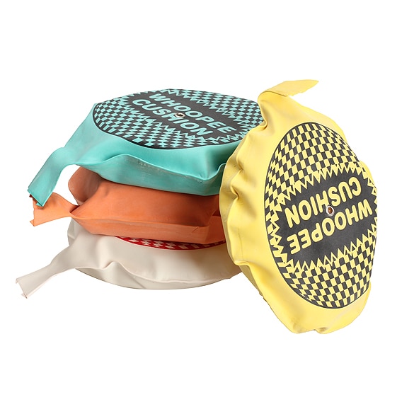 1Pc Willekeurige Kleur Grappige Whoopee Cushion Trick Fun Scheet Pad Kussen Jokes Knevels Pranks Maker Hallowmas Goederen April Fools speelgoed: Default Title