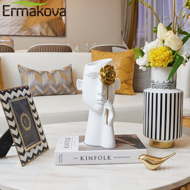 Ermakova minimalistisk portræt vaser harpiks skulptur sort menneskehoved vase gryde kontorbord blomsterarrangement boligindretning.