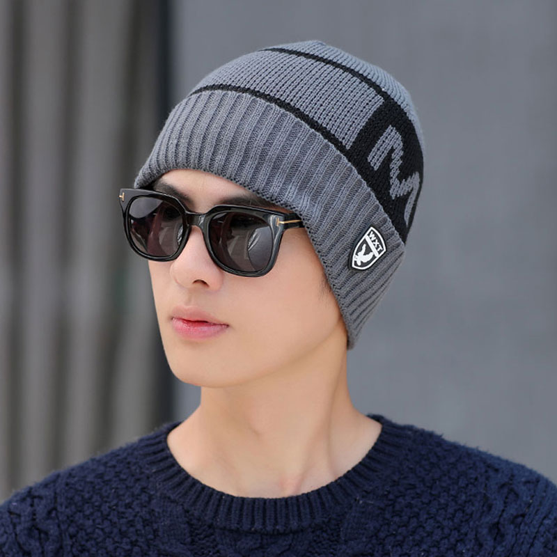 Varm vinter mænd hat tørklæde til uld kvinder hætter og tørklæder stribe brev strikkede beanies cap 2 stk sæt mandlige skullies maske motorhjelm: Grå hat