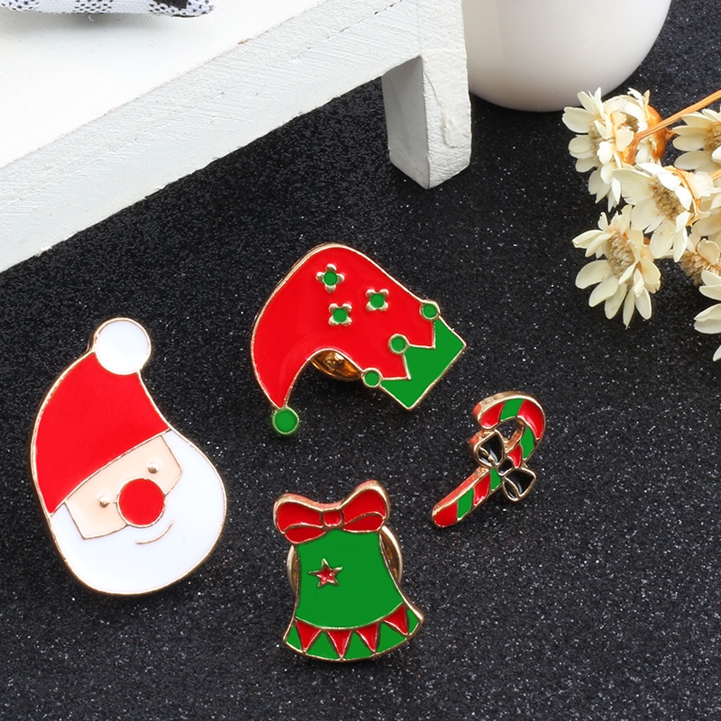 Creatieve Cartoon Kerst Broches Pins Leuke Kerstman Boom Jingle Bells Sokken Donuts Candy Emaille Pin Badges Broche