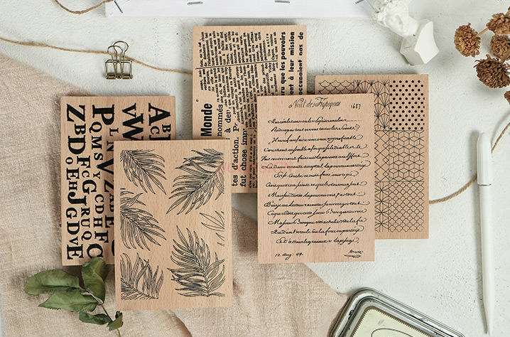 Houten zegelgereedschap houten zegel bloemlichaam engelse oude krant engelse brief handzegel