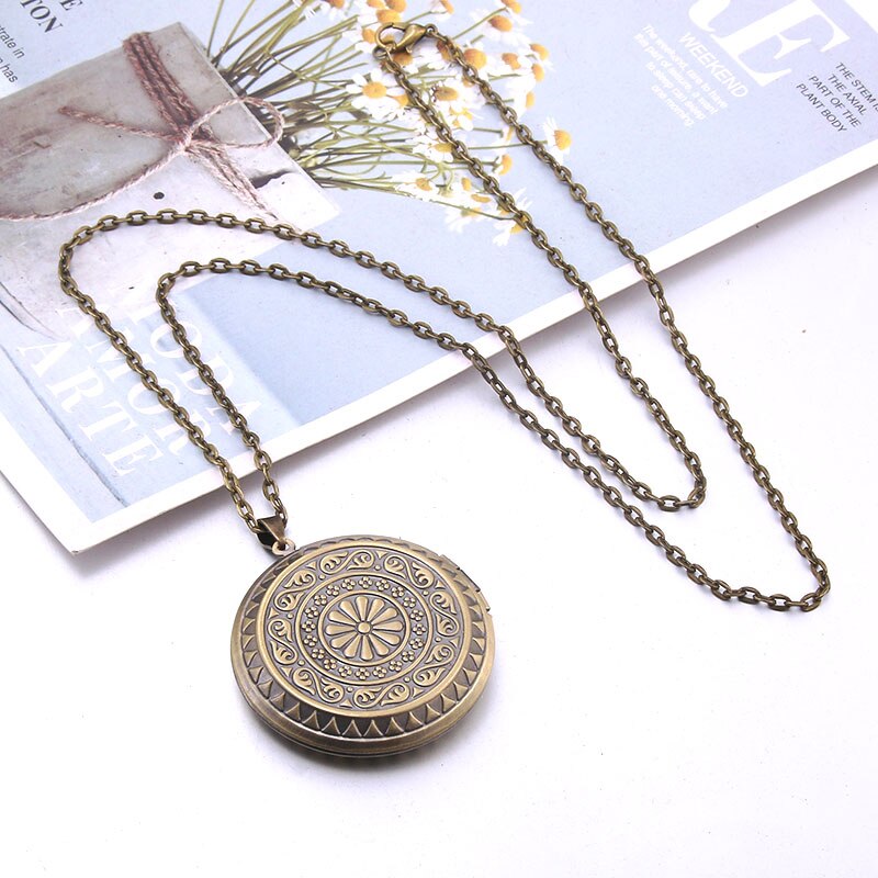 Retro Carved flower Mini Photo locket Pendant Romantic Memory Photo necklace copper Album box necklace Women jewelry