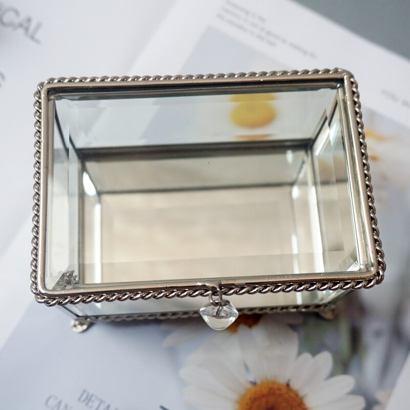 Caja de cristal de encaje galvanizado nórdico, expositor de joyas Retro, almacenamiento de joyas, decoración de escritorio para el hogar de plata