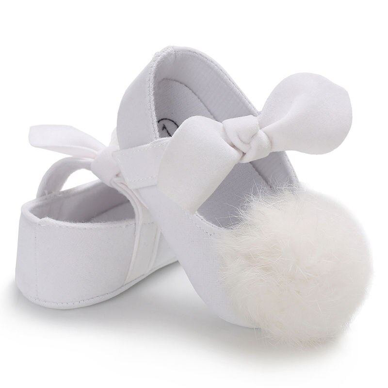 Chaussures en fourrure pour bébés filles de 0 à 18 mois, à la , semelle souple, avec pompon, pour les premiers pas,