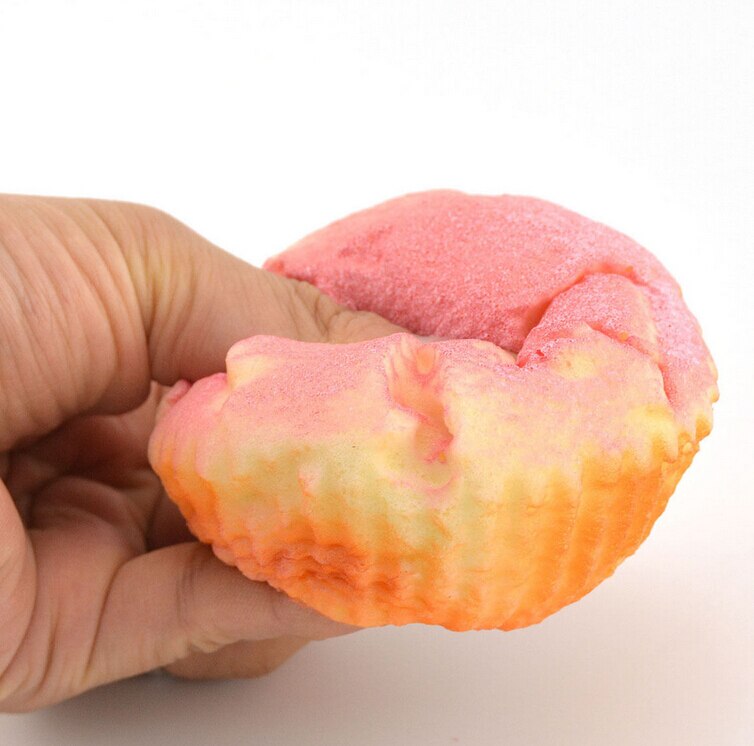 1 pcs Kawaii Mini Sprinkles Cupcakes Squishy Cake Soft Bread Charms Artificial Cupcake Pretend Toys 8 cmx6 cm