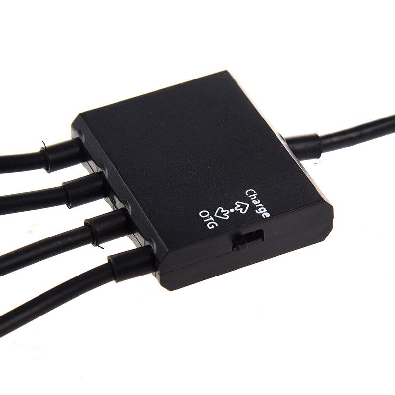 Zwarte usb 4- -poorts micro power cargo otg hub-kabeladapter