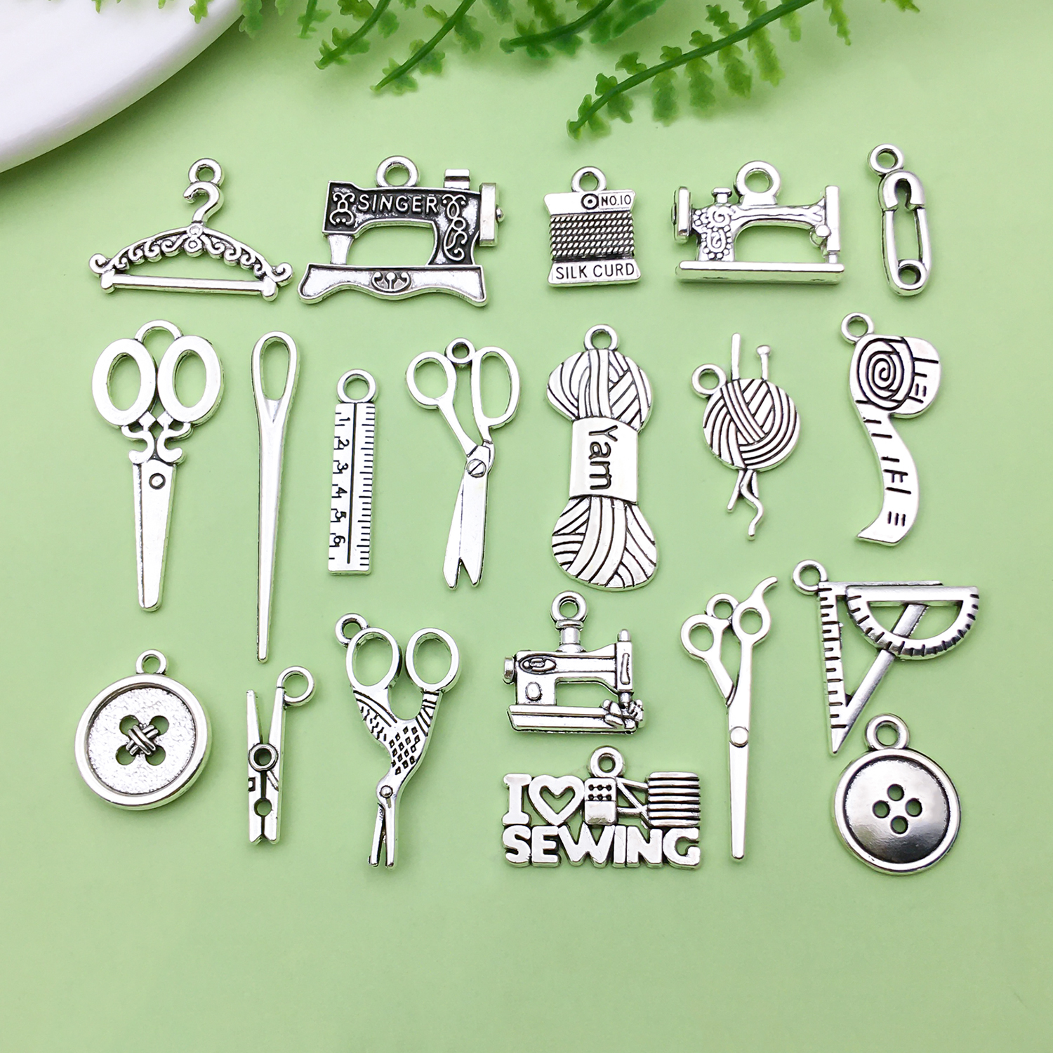 20/100 pièces outils de couture Vintage breloques ciseaux en alliage, boutons, Machine à coudre, pendentif de canette pour accessoires de fabrication de bijoux à bricoler soi-même: orange