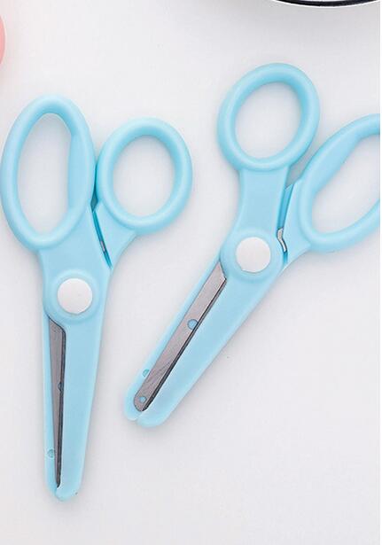 1 pc handgemaakte plastic beschermscharen voor kinderen, diy album, kantschaar, kaartfoto, patroonschaar, cartoons kantschaar