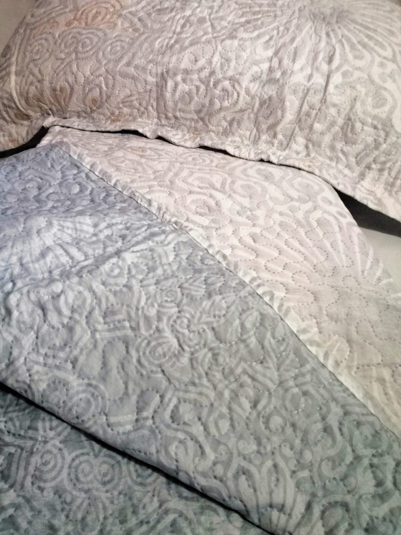 Couette d'été réversible en tissu bleu, rapport /prix exceptionnel.