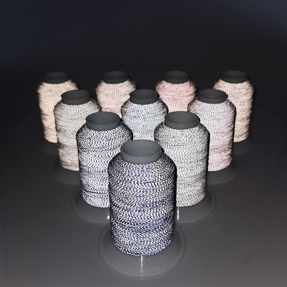 1000m Polyester Reflektierende Gewinde Handgemachte Stickerei Maschine 75d/2 Nacht Mehrfarbig für Sicherheit Kappe Kleidung DIY Fabrik Auslauf