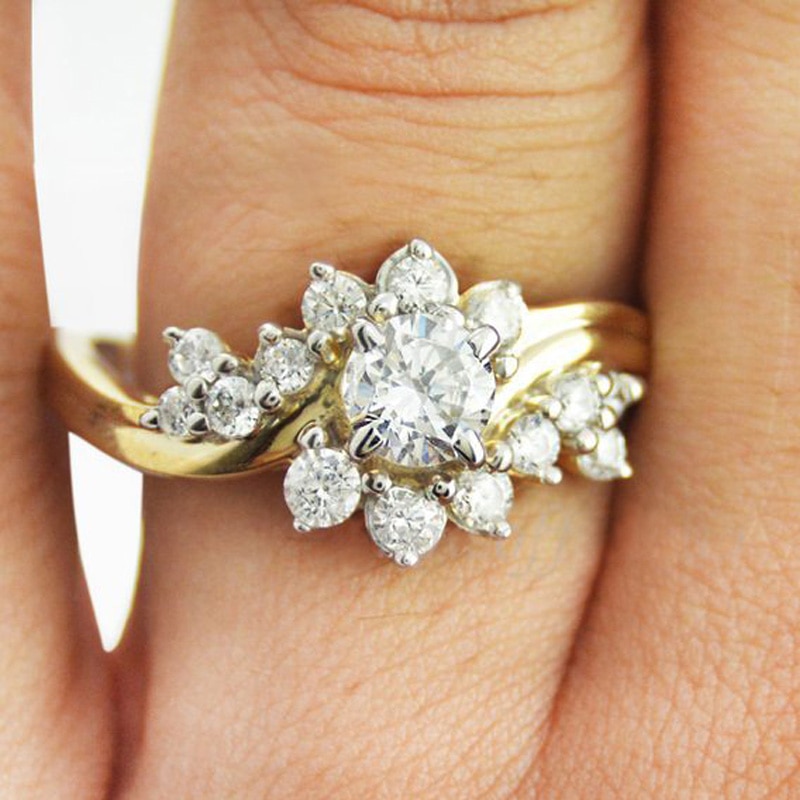 Huitan Nobele Rijke Bloem Vormige Vrouwelijke Vinger Ring Albizia Bloem Gouden Kleur Met Sevral Cz Stone Engagement Trouwringen