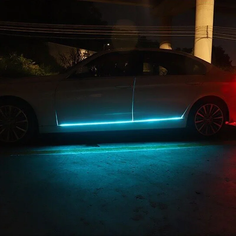 Luz ambiental que fluye Luz de la falda lateral del coche, tira de luz de desplazamiento, luz que fluye colorida con accesorios de luz de decoración de puerta