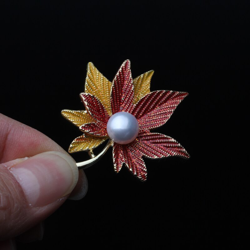 Freshwater Pearl Brooch for Women White Flower Gold Pin Brooches Accessories Ladies Brooches Pins