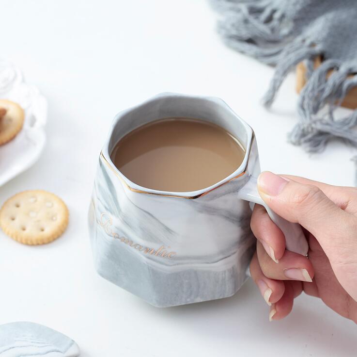 Høj kvalitet stil marmor mønster keramisk kop med låg gyldent tryk krus geometrisk formet kaffekop kontor kop