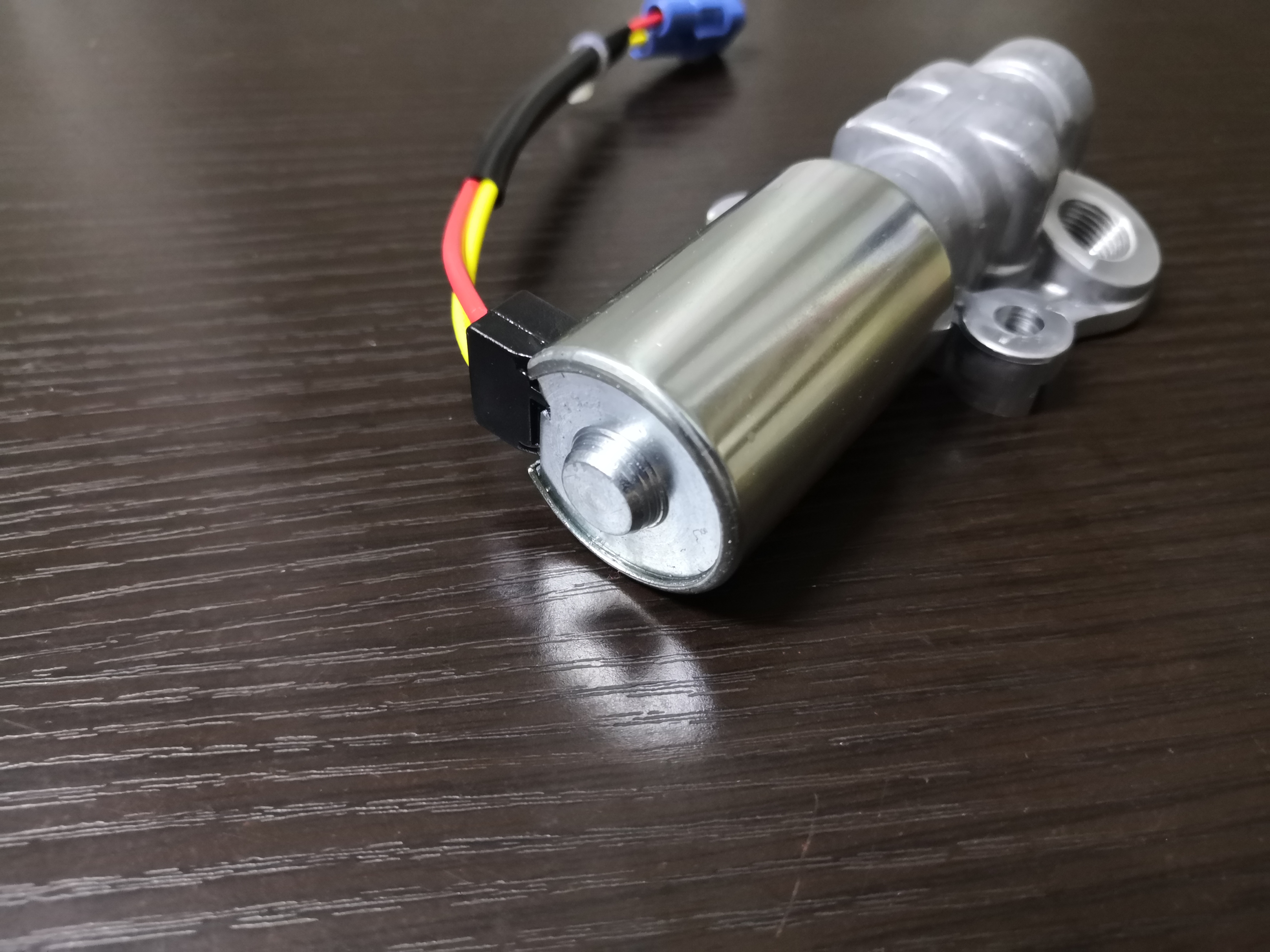 IERNA VVT Solenoid Valve oil contorl Valve for Suzuki SX4 Swift Linana 16550-69GE3000 16550-69GE3 16550-69GE3-000 1655069GE3