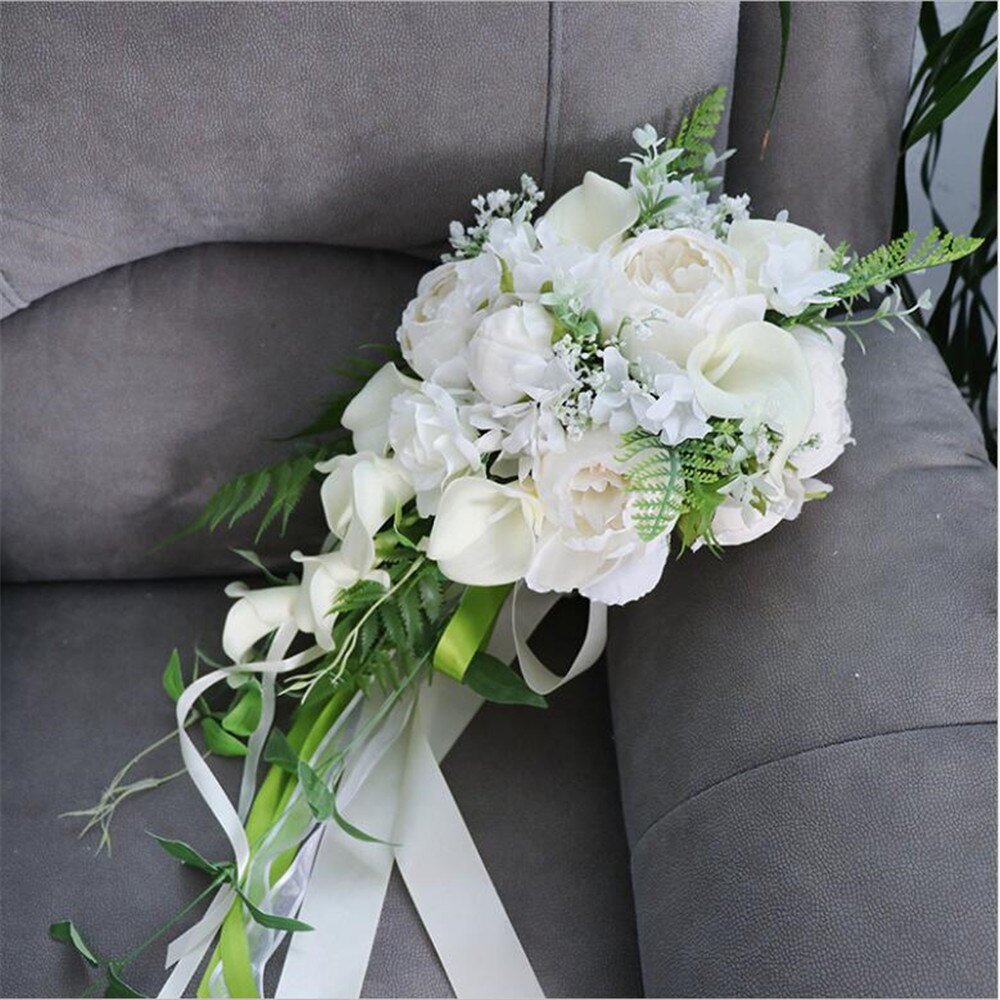 Kunstigt vandfald brudebuket kunstige blomster buket brud bruidsboeket lilla calli lilje brusende bryllupsbuket
