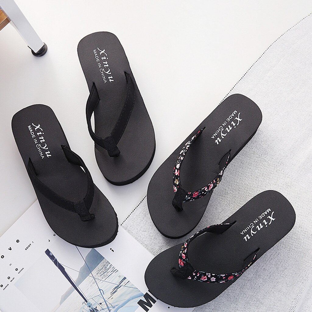 Chaussons pour femmes couleur unie pieds antidérapants tongs talons hauts compensées plage pantoufles décontractées chaussures Femme Calzado Mujer Chinelo