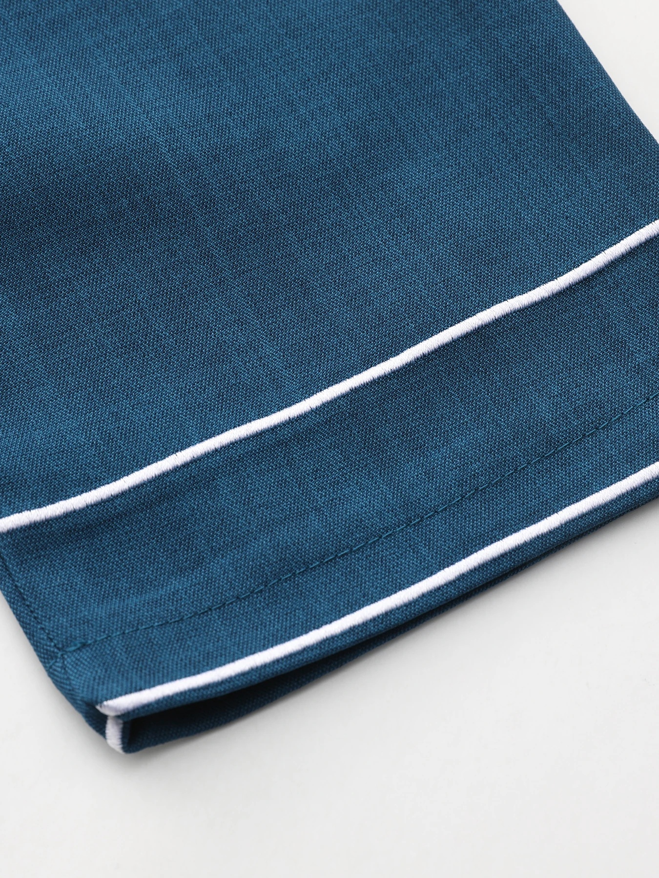 Moslim Luxe Heren Gewaad Traditionele Etnische Stijl Eenvoudige Borduurstijl Heren Lange Losse Gewaad Vasten Gewaad