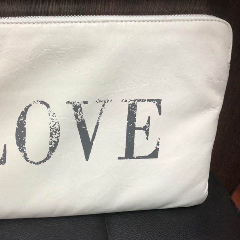 Bolso de mujer con estampado de letras