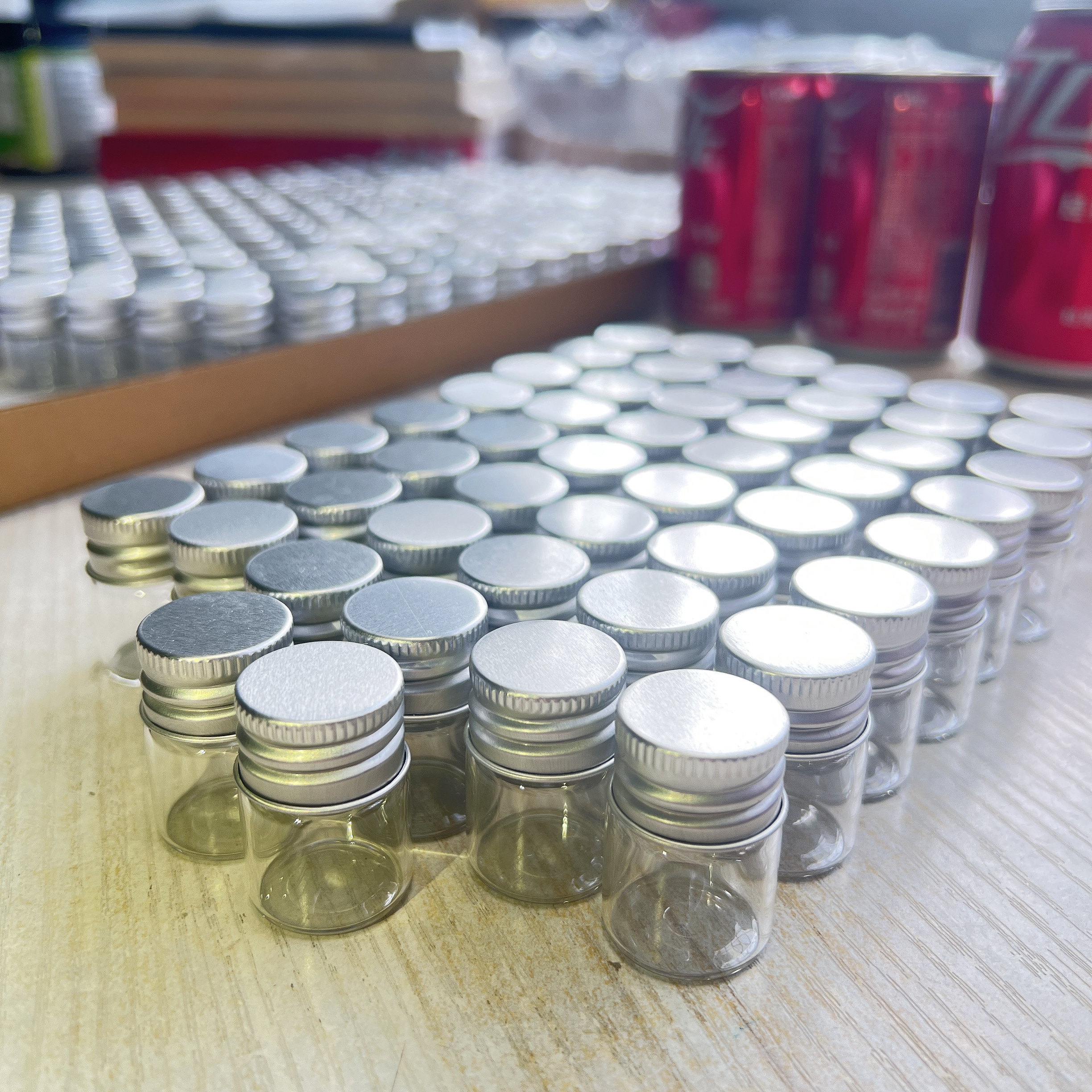 50/100 Uds. Mini tarros de vidrio bonitos de 5ml tapa de rosca plateada 13 × 22 × 30mm pequeñas botellas de vidrio tapas de aluminio pequeño frasco decorativo