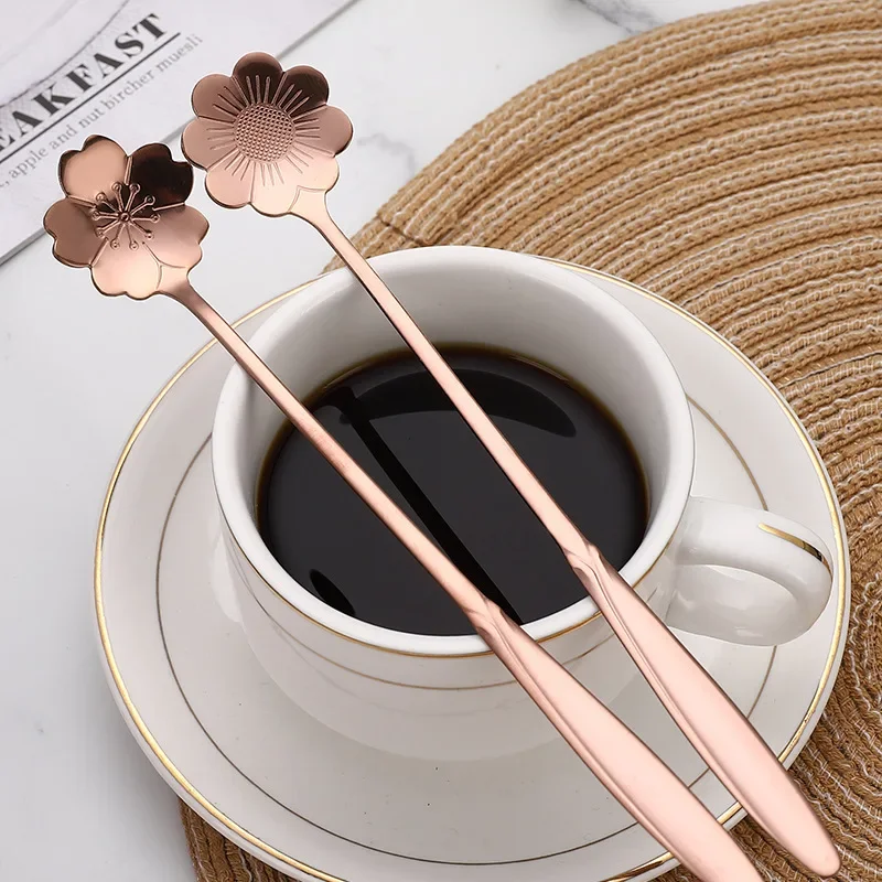 Cucharas largas de acero inoxidable para postre, cuchara de flores de 4 piezas, mango largo dorado, cuchara mezcladora para café y pastel, accesorios de cocina