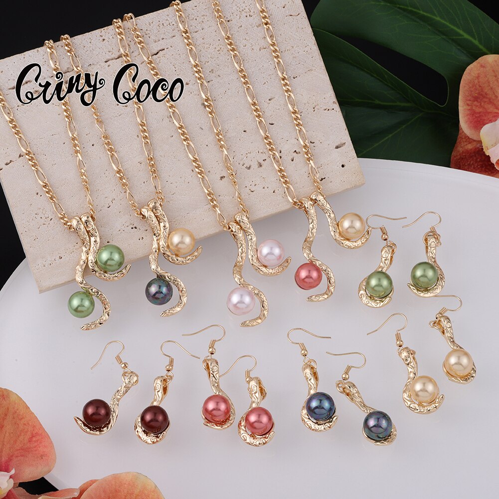 Schmucksets mit bunten perlen, anhängern, ohrringen und halsketten von coco hawaiian pearl – perfekt für damen, partys und hochzeiten.