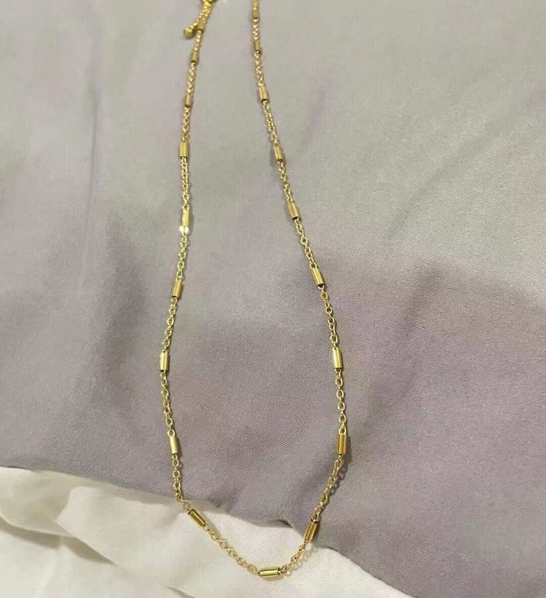 Catena di serpenti neutri di moda da donna catena di clavicola stile semplice catena in acciaio inossidabile a spina di pesce torsione catena d&#39;oro senza collana pendente: N014