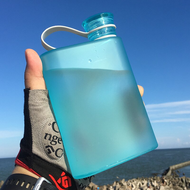 Frostat platt vattenflaska plast bärbar resmugg smal drickvattencykel cykel utomhus sportvattenflaska 400ml