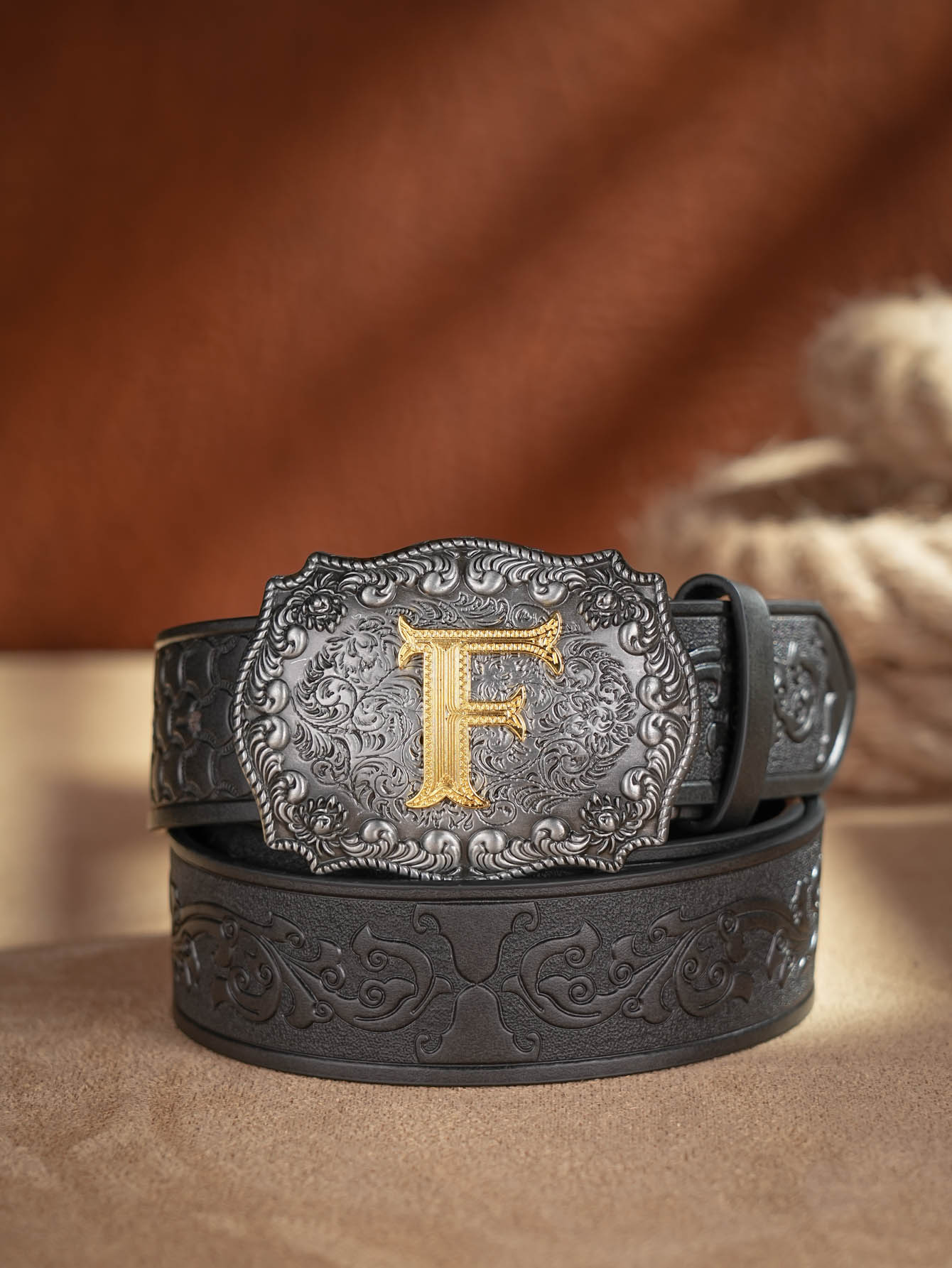 Cinturón de cuero PU de vaquero occidental - Correa de cintura para hombre Decoración de toro con grabado floral para jeans