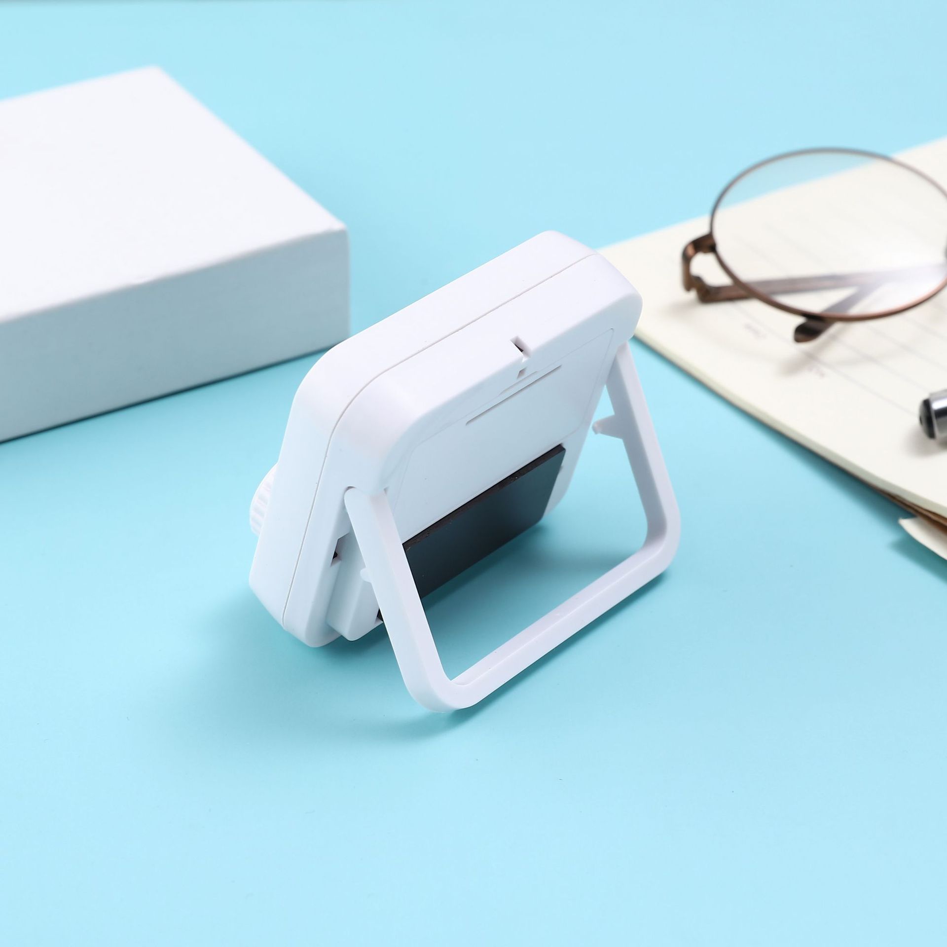 Digital LCD kitchen timer with on/off switch, mute and loud alarm, 24-hour clock, children, teachers, kitchen