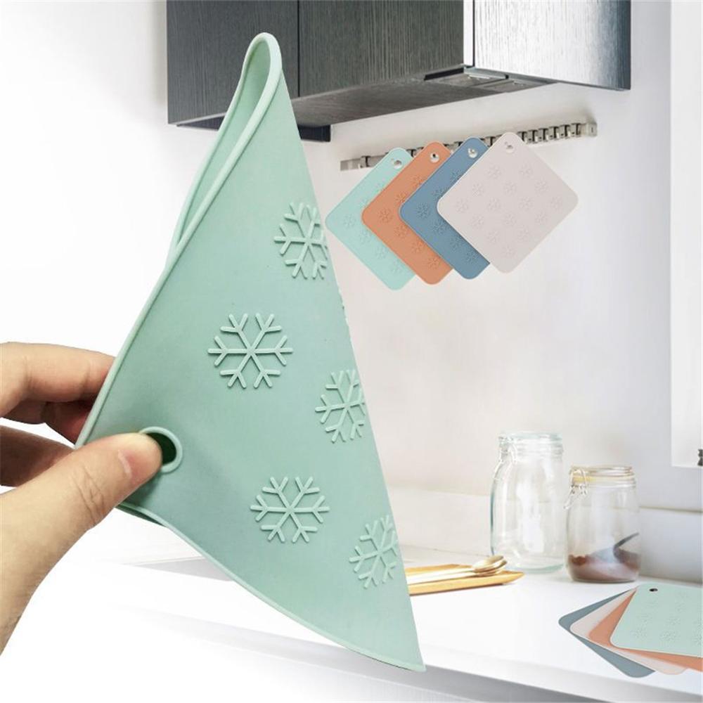 Support pratique en silicone | Sous-verres de noël flocon de neige, support pratique, tapis de cuisine résistant à la chaleur, dessous de cuisine, outils de Pot, posavasos silicona 4FM