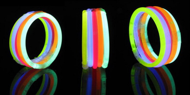 Speelgoed voor Kinderen Kleur Fluorescentie Light Glow Dark Stok Feestartikelen Glow Sticks Armbanden Kids Light Up Speelgoed 100pcs