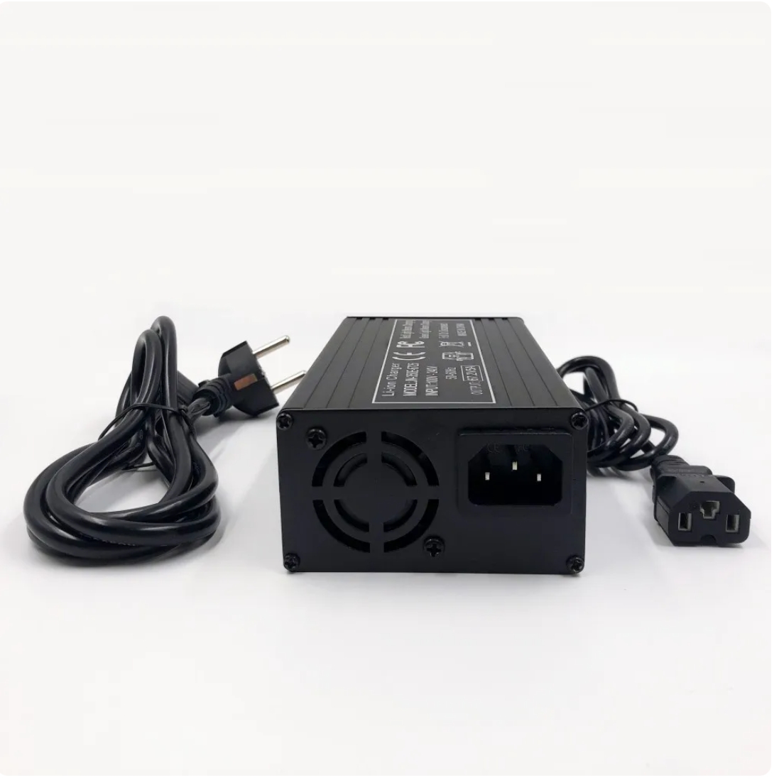 60V Schnellladegerät 67,2V/5A Ladegerät für 16S 60V Elektrofahrrad Lithium-Batterieladegerät IEC/PC-Anschluss Starke Wärmeableitung