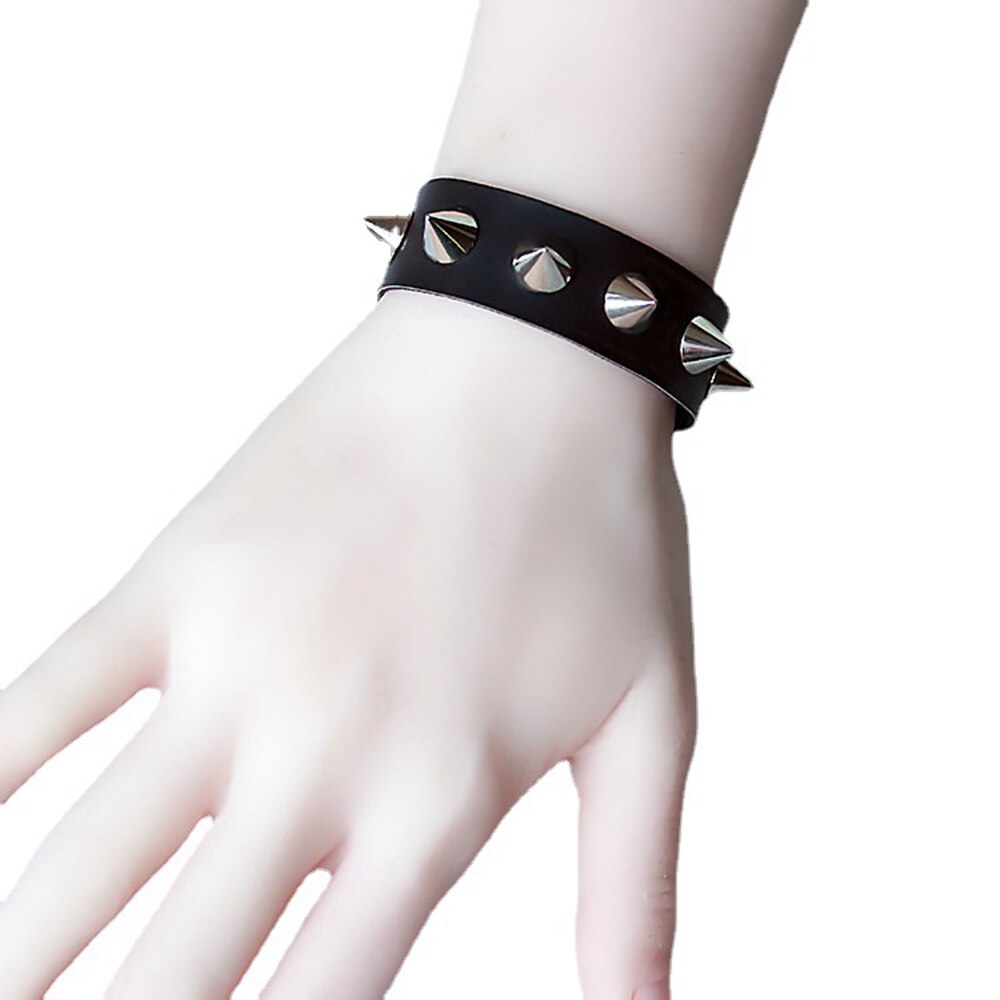Unieke Spitse Armband Een Rij Spike Klinknagel Punk Gothic Rock Unisex Armbanden Voor Vrouwen Armbanden Sieraden Manchet Polsband