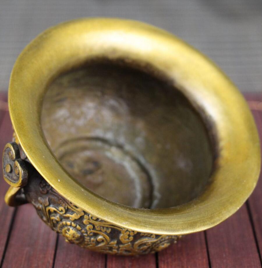 Copper Statue Antique collection of antique ornaments and ornaments made of brass