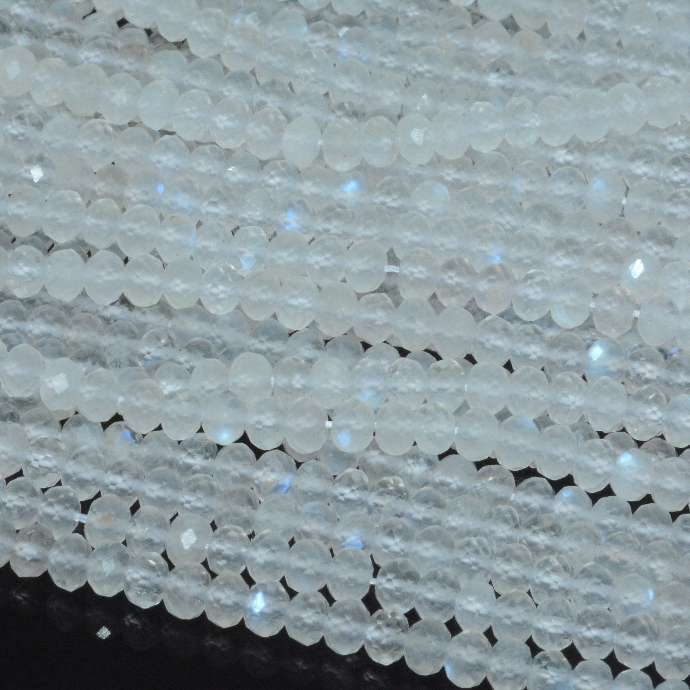 Natürlicher regenbogenmondstein aus indien, facettierte rondelle-perlen (4.5mm,  stück , nicht jede perle schimmert).