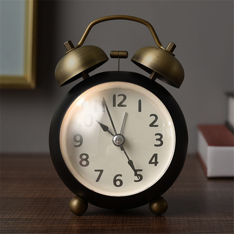 Reloj despertador sencillo Retro de Metal, reloj con luz de noche para dormitorio silencioso para estudiantes, adorno moderno para sala de estar, reloj de mesa luminoso