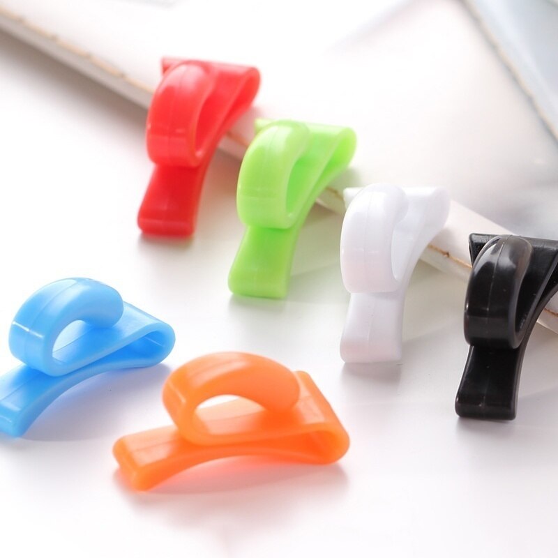 2Pieces Anti Bag Hooks Loaded Inside the Built-key Holder Key Clip Easy to Carry