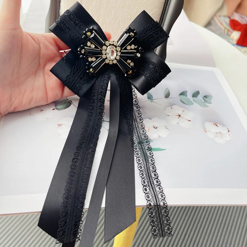Handgemaakte Balck Stof Grote Boog Broche Crystal Parel Lint Strik Kraag Pinnen College Stijl Stropdas Sieraden