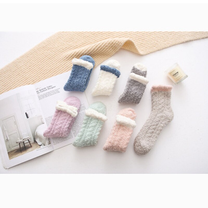 Chaussettes Kawaii en molleton de corail, résistantes au froid, chaudes, épaisses, en velours, couleur bonbon, en coton, pour dormir en hiver