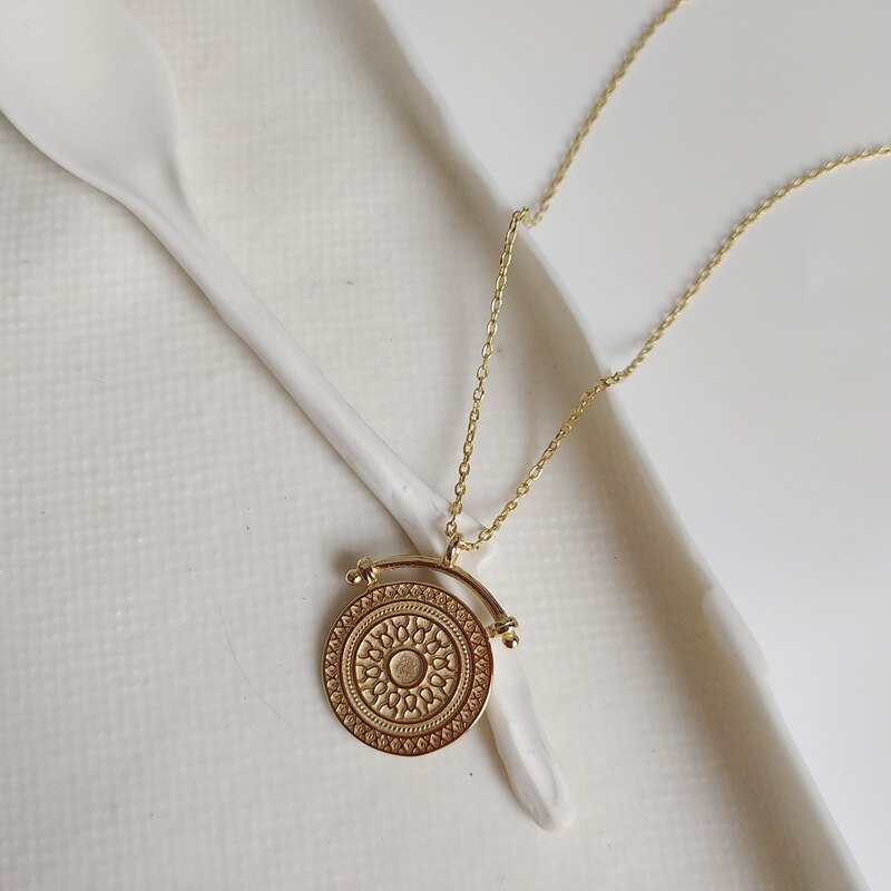 Silvology 925 Sterling Silver Round Funny Necklace Gold Circle Element Pattern Necklace Jewelry