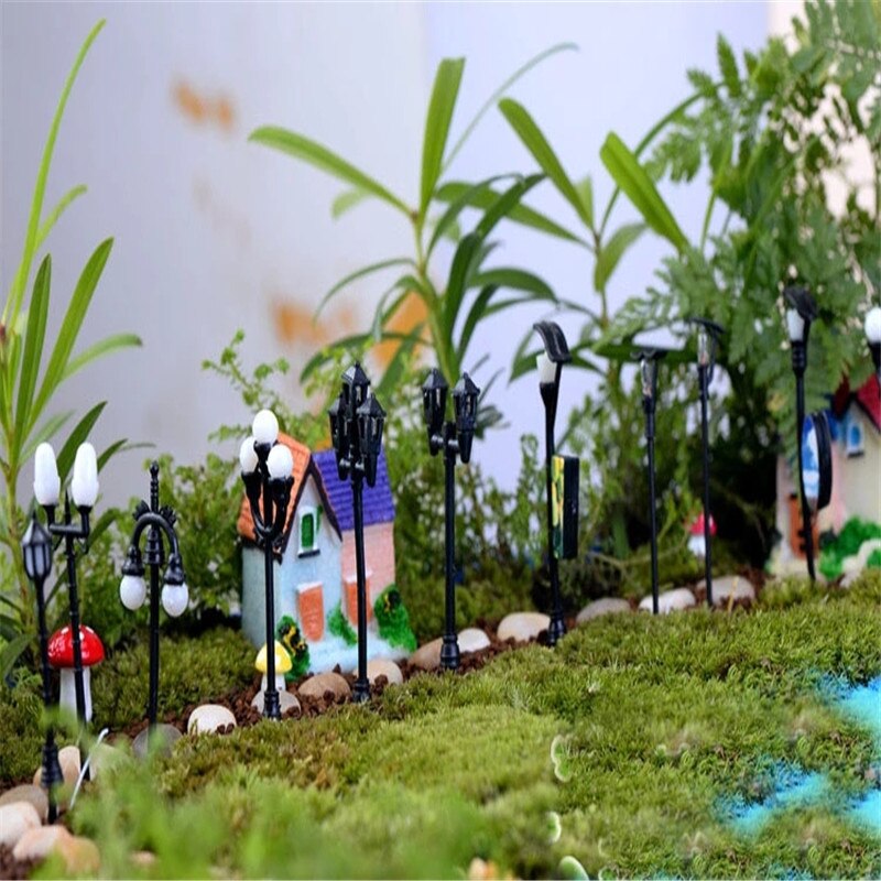 1pcs Miniature Streetlights Cute Resin Crafts Decorations Fairy Gnome Terrarium Christmas Party Garden Random Style